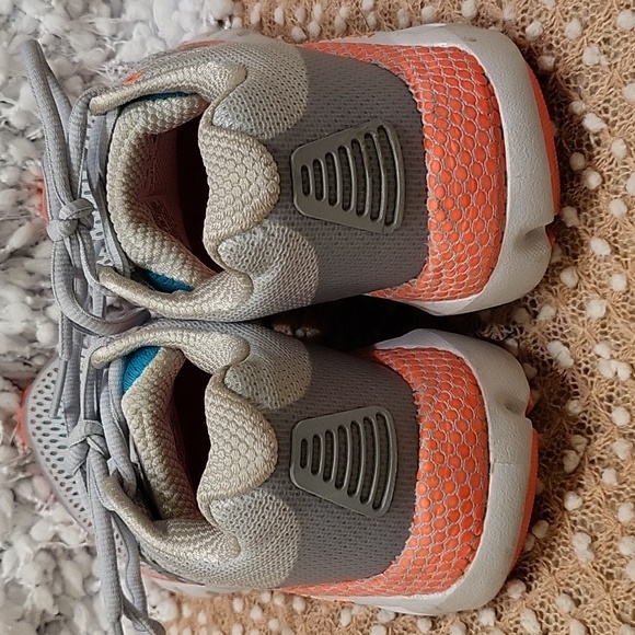 Under Armour kids sneakers - Picture 4 of 11